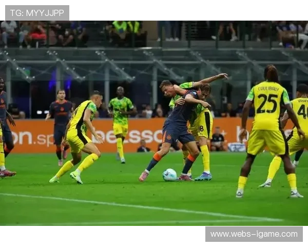 萨索洛坐镇主场誓阻罗马来袭鏖战绿茵争锋