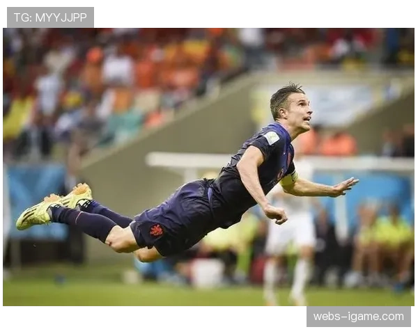 镜头故事：劳塔罗-马丁内斯进球后，掀起球衣展示写给刚出生女儿的话